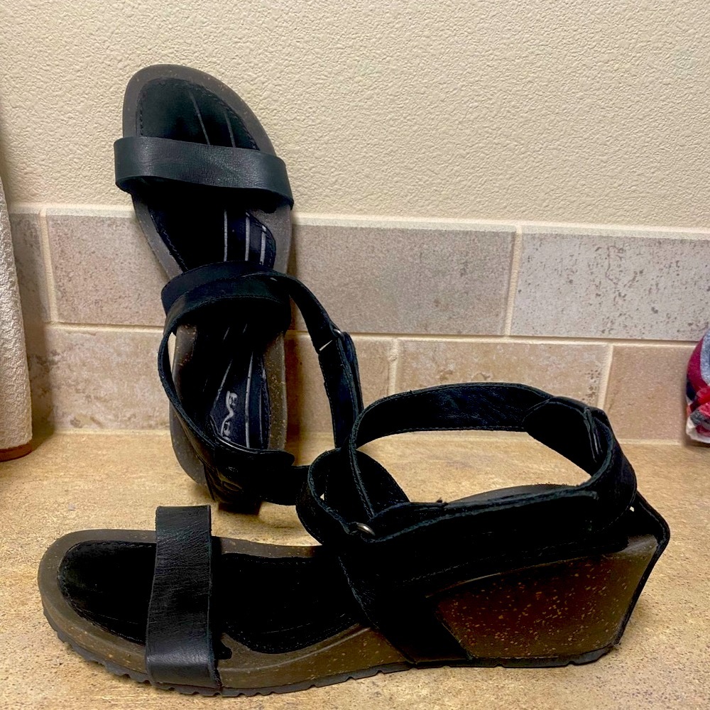 Teva Cabrillo black wedge sandals size 9 - Picture 2 of 5